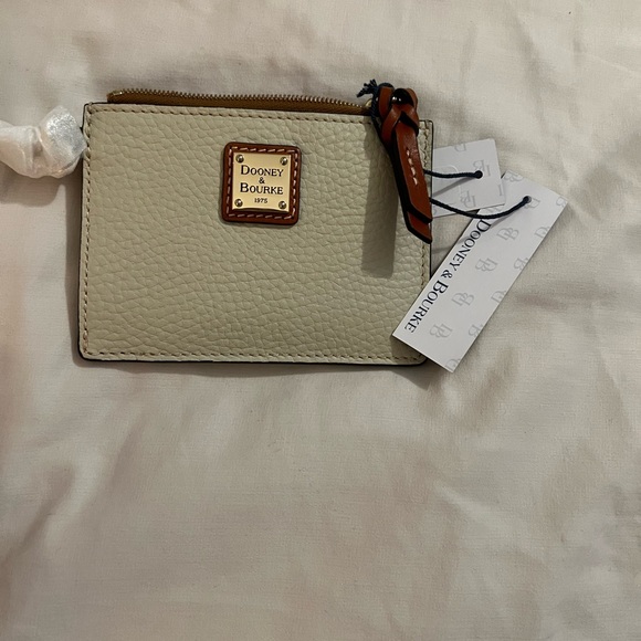 Dooney & Bourke beautiful card holder / wristlet - Picture 5 of 7